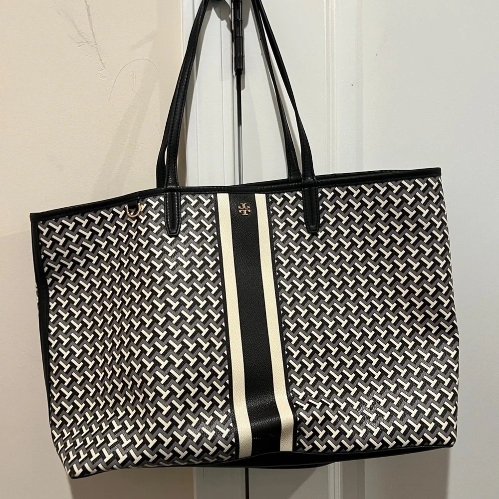 Tory Burch Black and White Geometric Tote🥰 Great‎ Conditions!